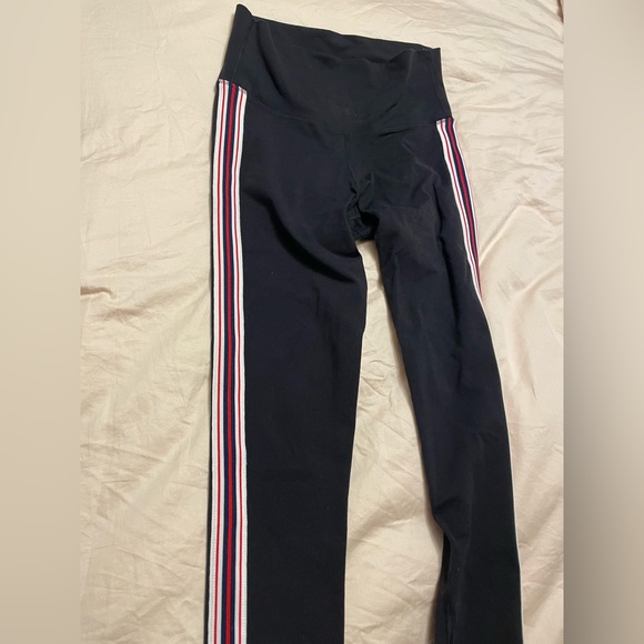 Aritzia leggings. Only worn few times - Picture 2 of 3